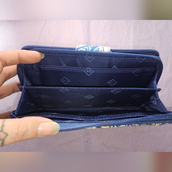 Vera Bradley RFID TURNLOCK WALLET CLUTCH & Cosmetic Case Bundle - LIKE NEW! - Picture 3 of 15